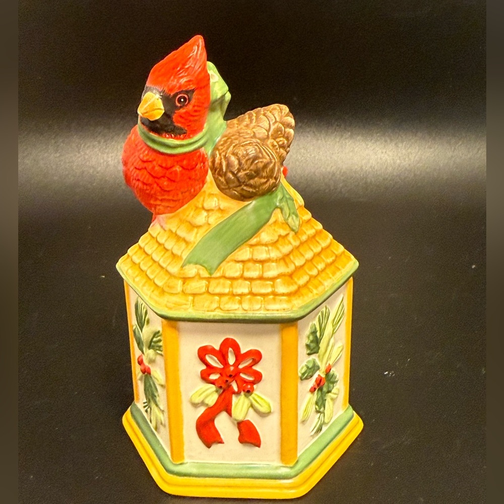 LENOX Winter Greetings Cardinal Stackable Salt & Pepper Shakers Set NWT